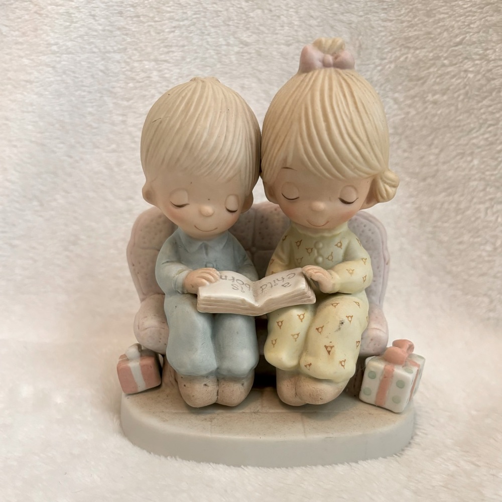 Vintage Enesco 'unto us a child is born'